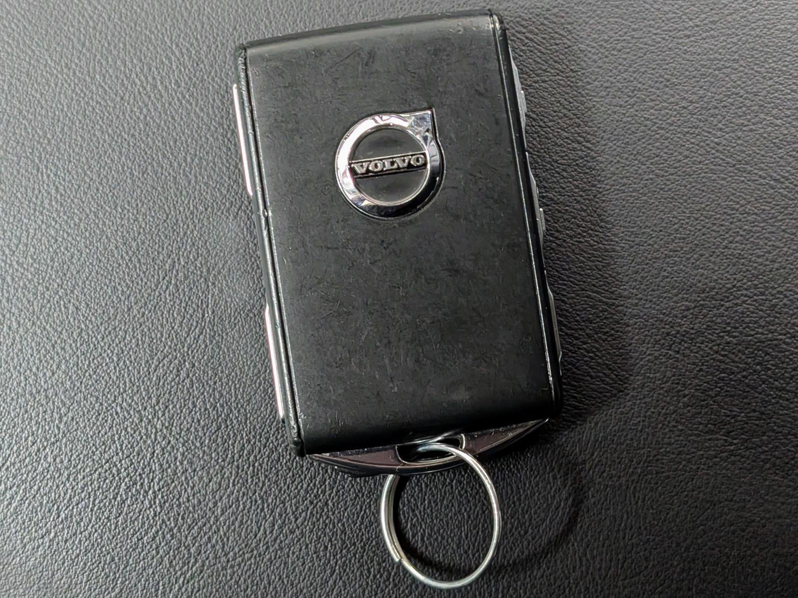 Used 2024 Volvo V90 B6 Cross Country Plus w/ Climate Package image 40