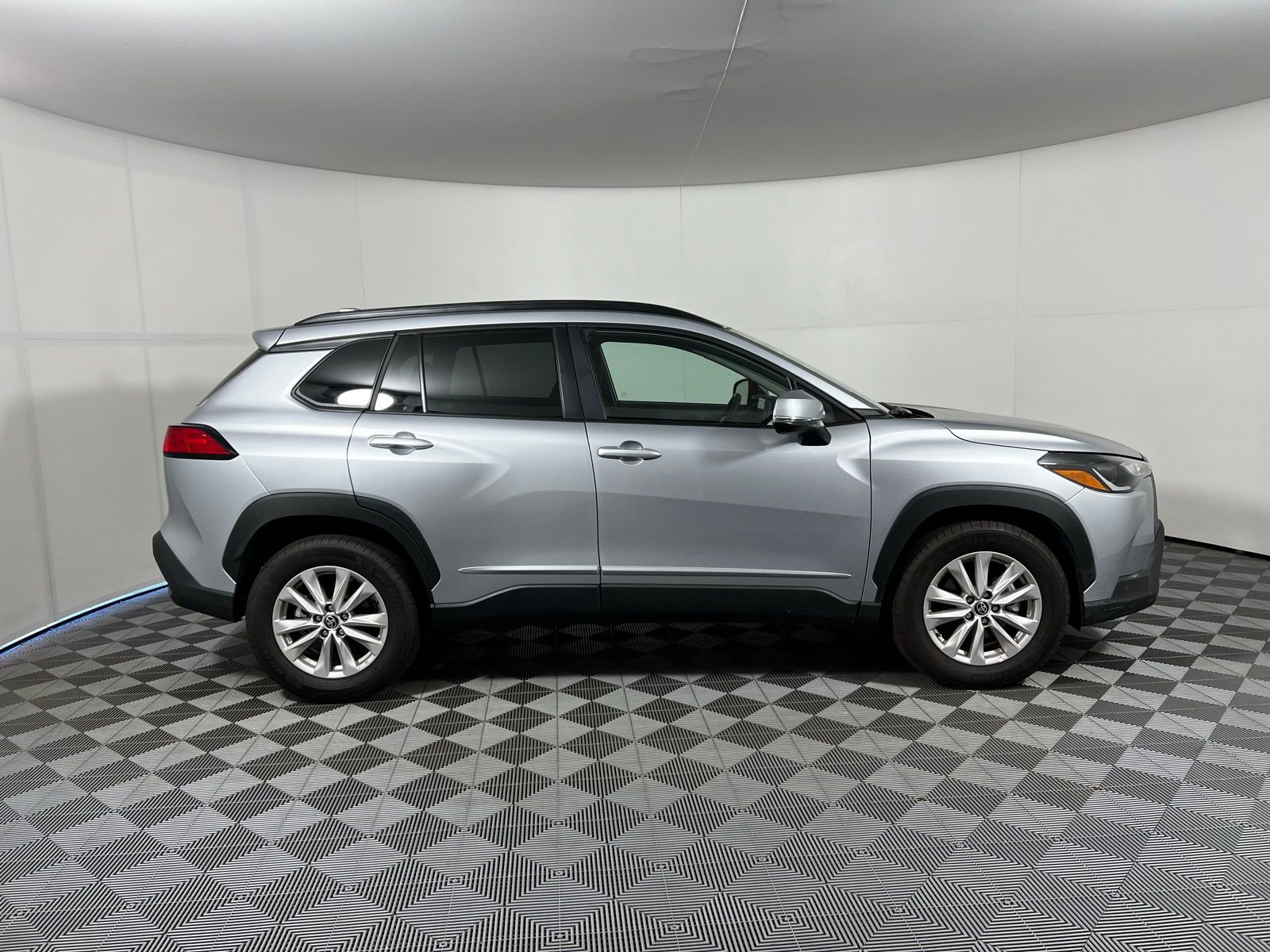 Certified 2024 Toyota Corolla Cross LE image 4