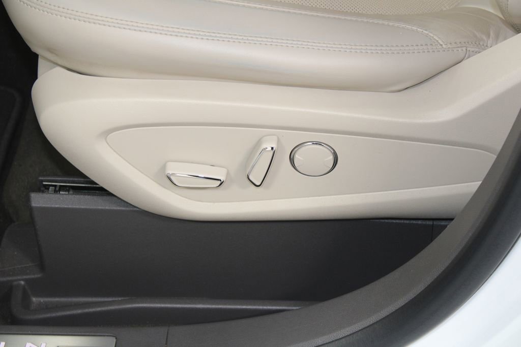 Used 2020 Lincoln Nautilus Reserve w/ Equipment Group 201A image 18