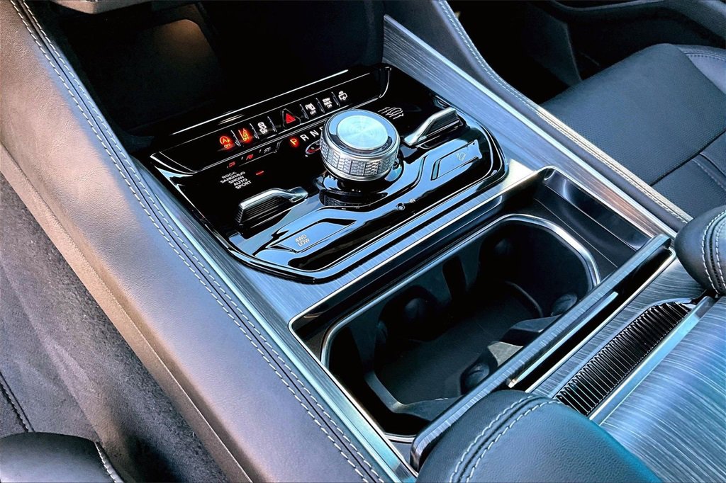 Used 2023 Jeep Wagoneer Series III w/ Premium Group I image 14