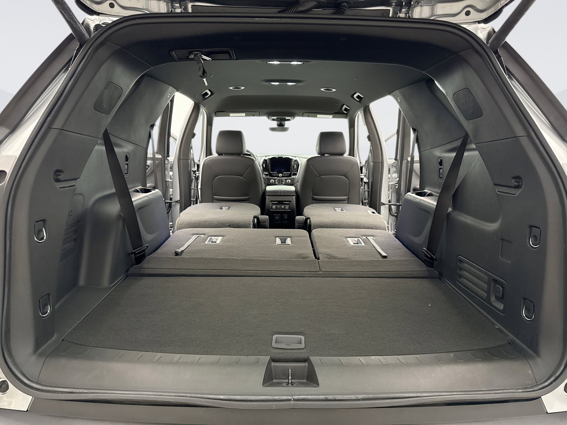 Used 2023 Chevrolet Traverse RS image 25