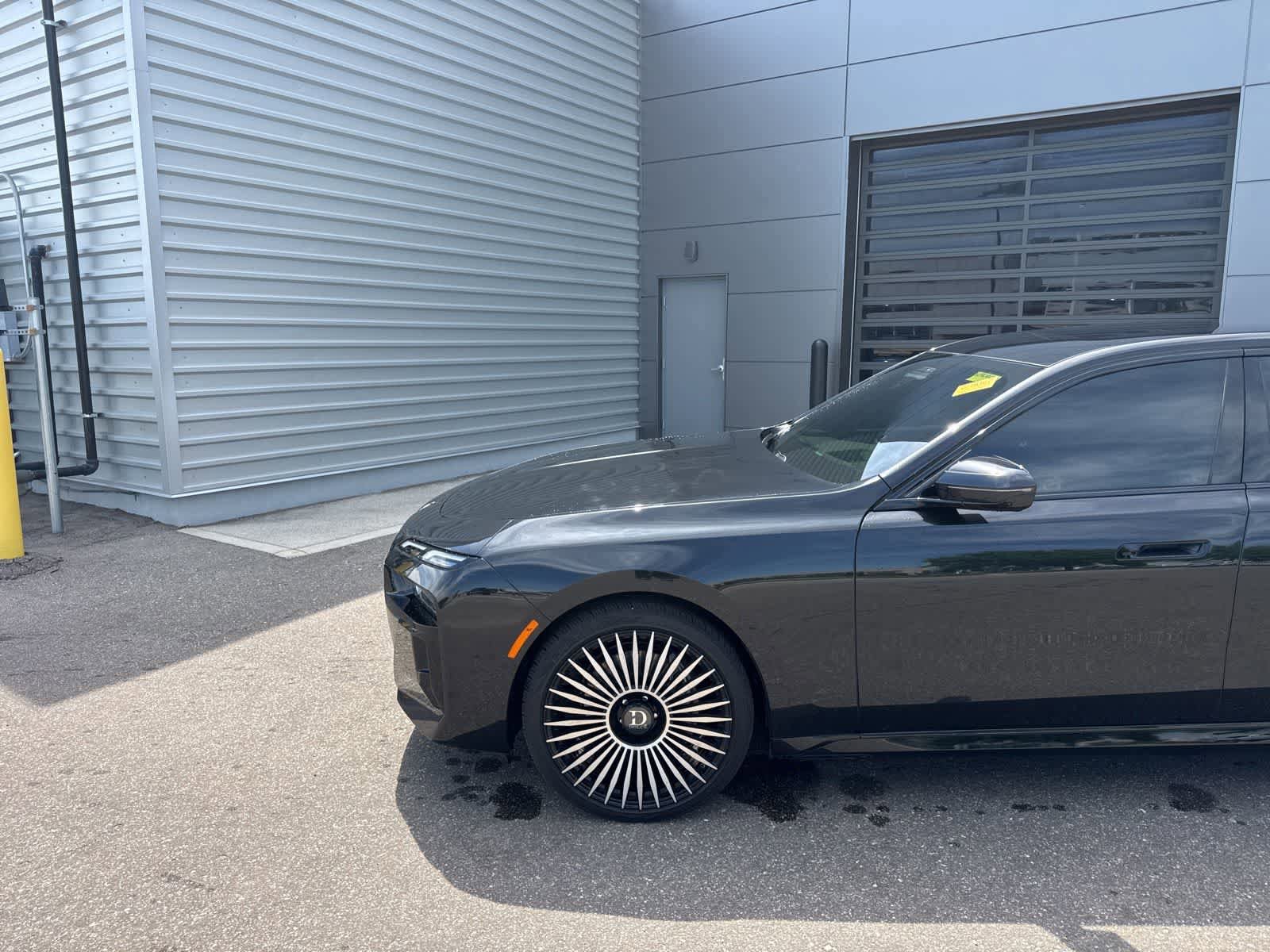 Used 2025 BMW 740i xDrive AWD/4WD image 2