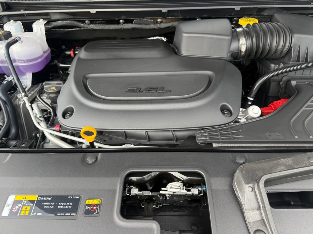 New 2027 Chrysler Pacifica Limited w/ S Appearance Package FWD image 17