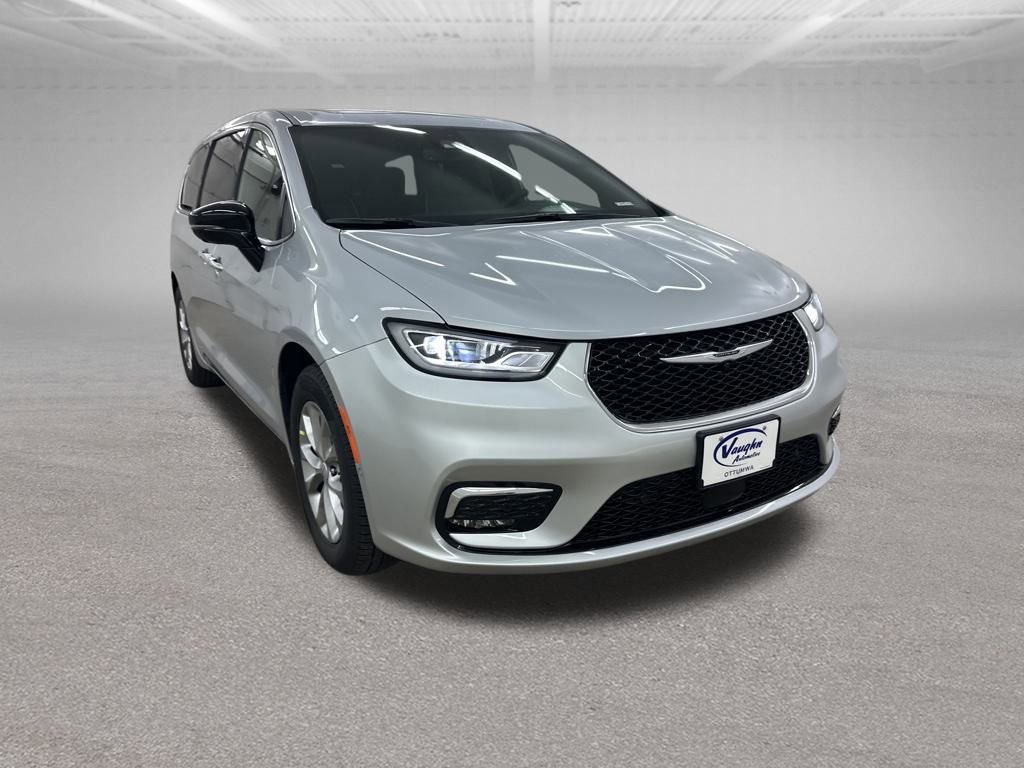 New 2026 Chrysler Pacifica Limited image 2