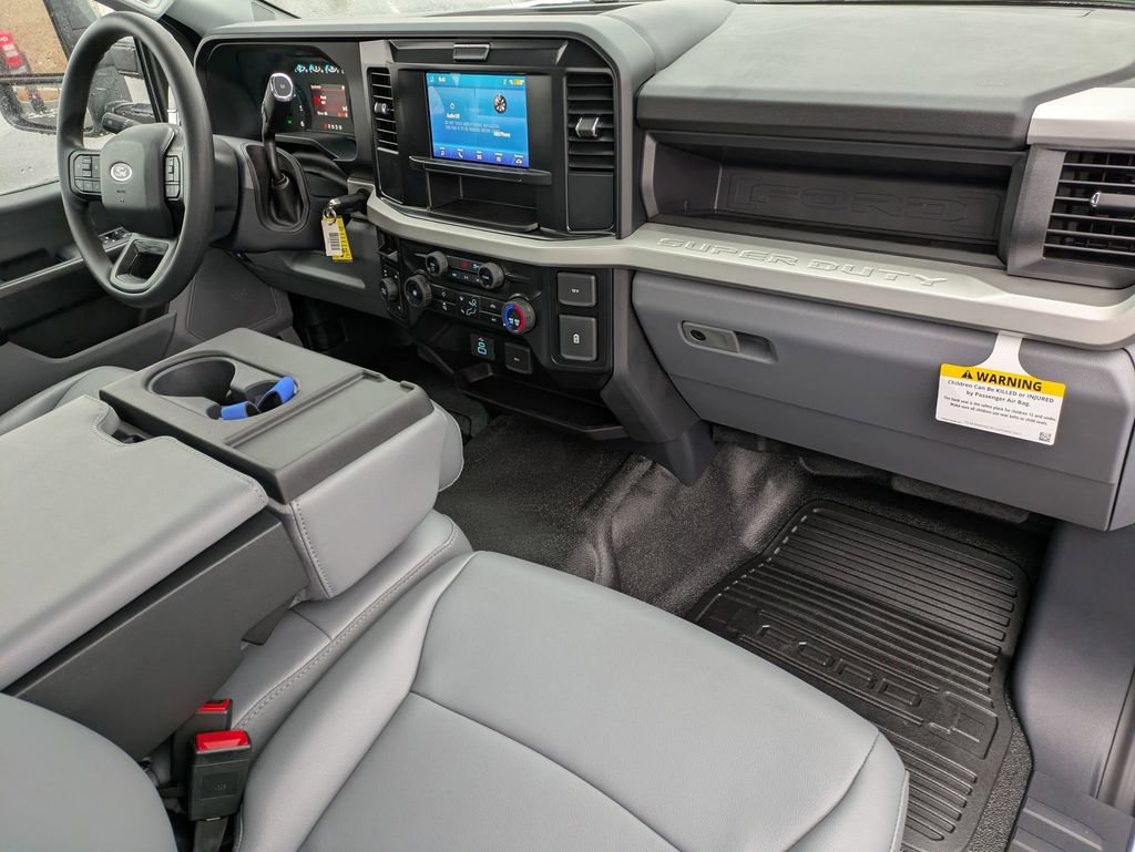 New 2025 Ford F550 4x4 Regular Cab Super Duty image 16