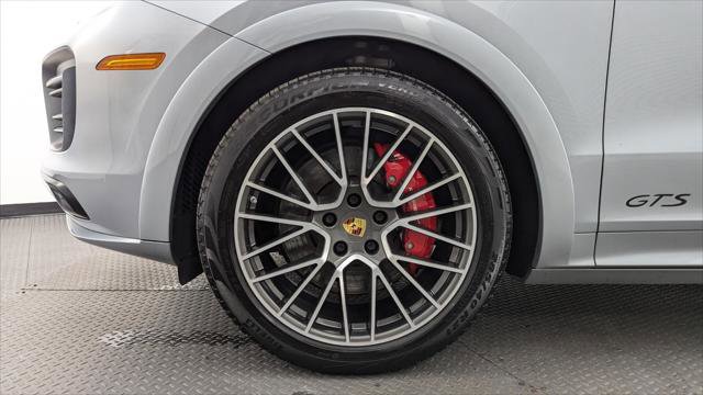 Used 2021 Porsche Cayenne GTS w/ Premium Package Plus image 26
