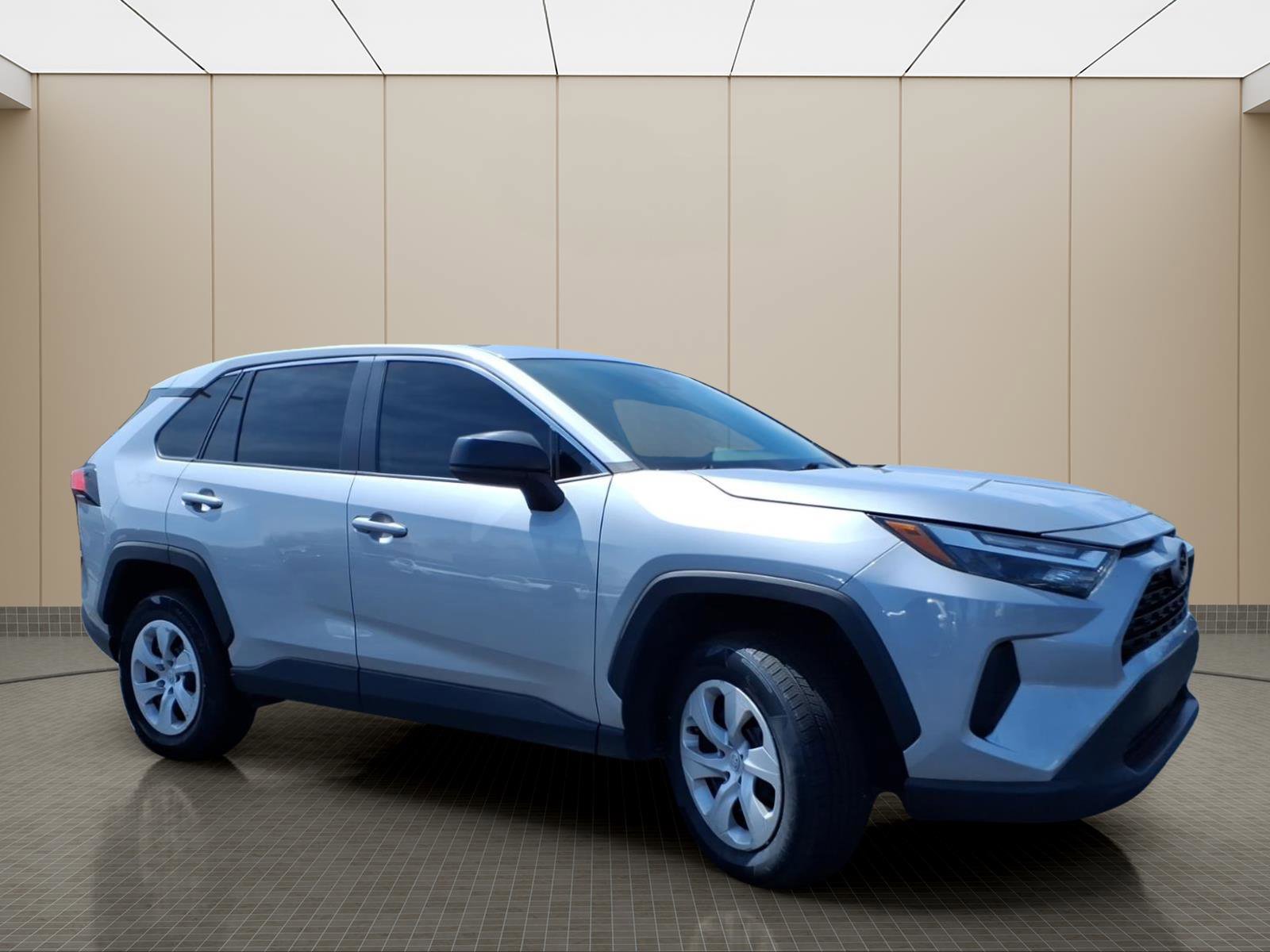 Used 2024 Toyota RAV4 LE image 4