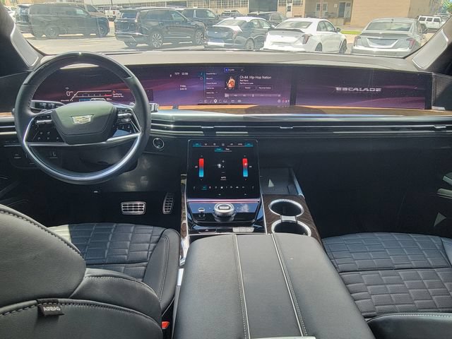 Certified 2025 Cadillac Escalade ESV Sport Platinum w/ LPO, Floor Liner Package AWD/4WD image 30