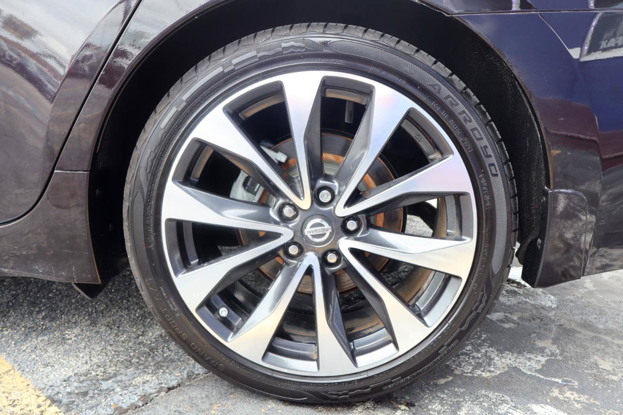Used 2016 Nissan Maxima SR FWD image 32