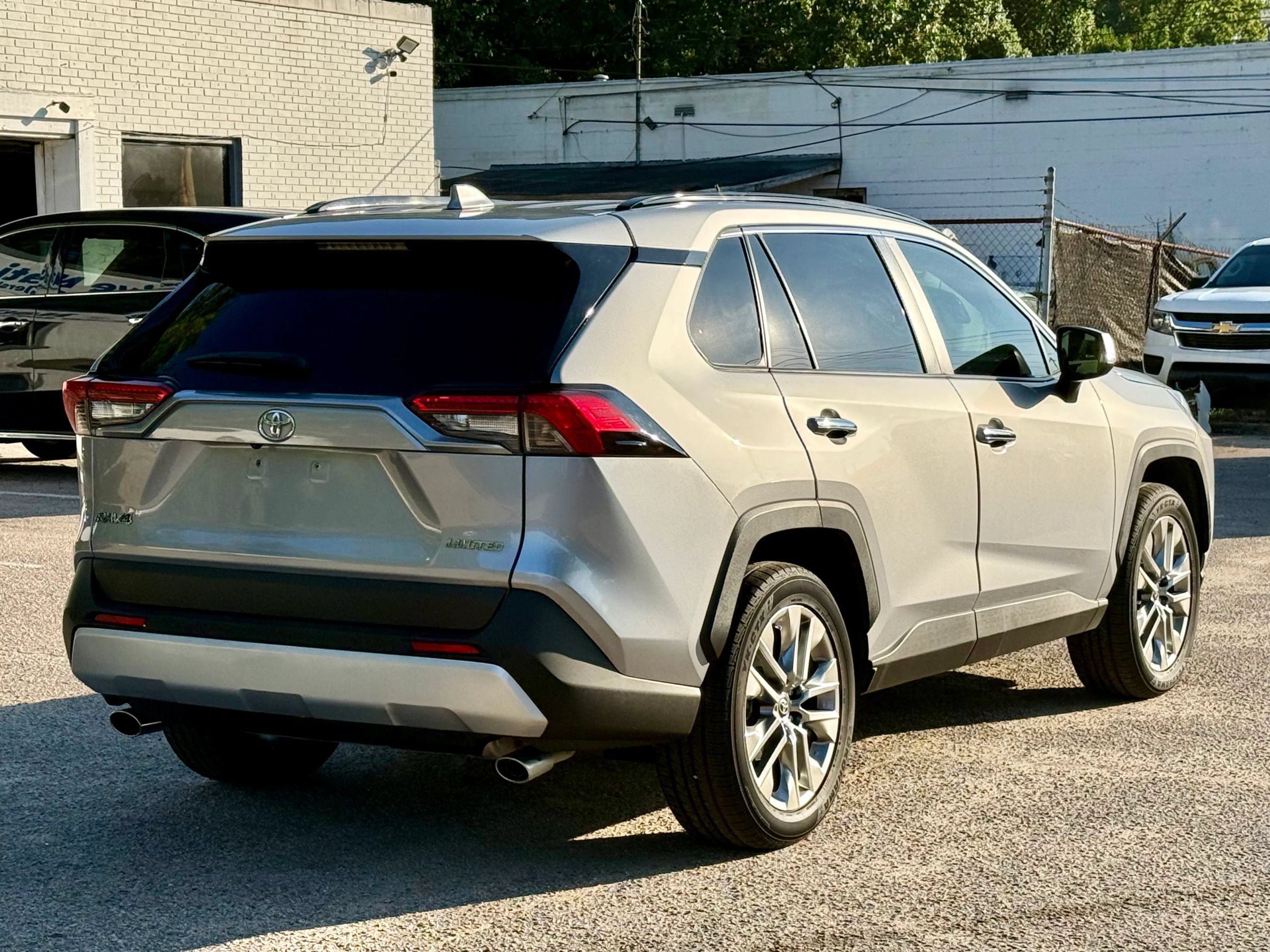 Used 2021 Toyota RAV4 Limited FWD image 5