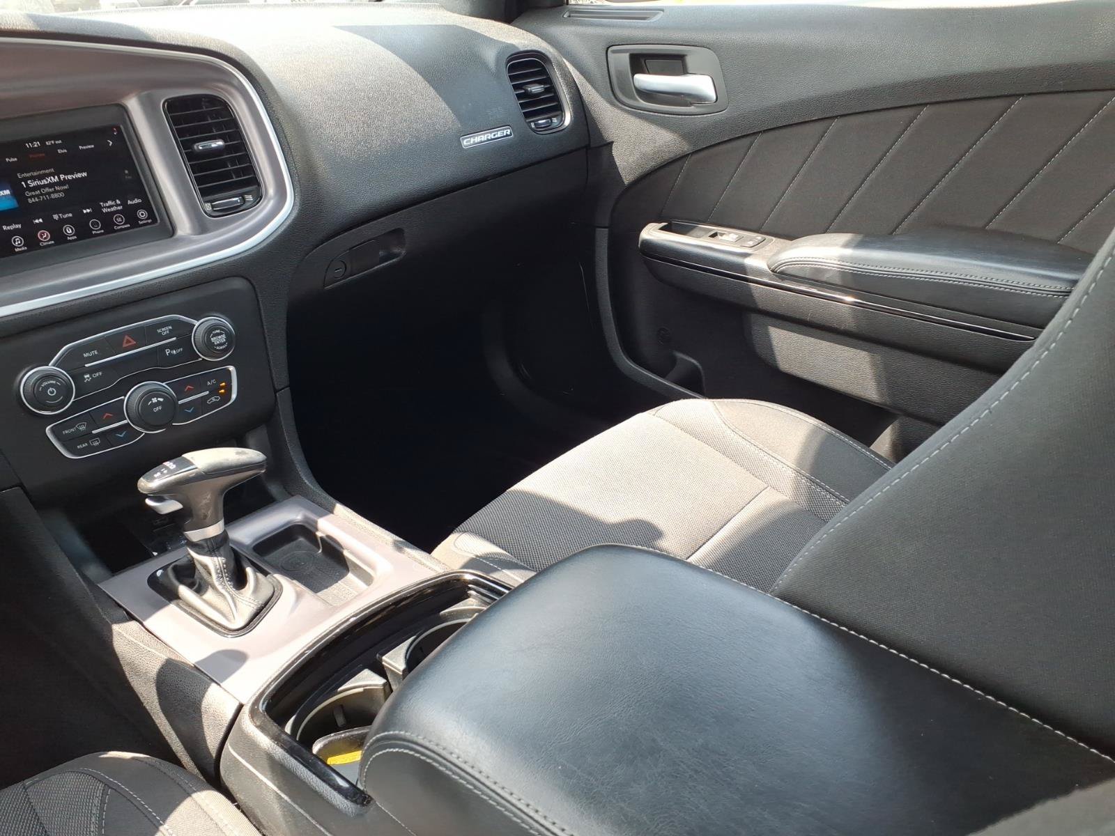 Used 2019 Dodge Charger SXT w/ Blacktop Package RWD image 18