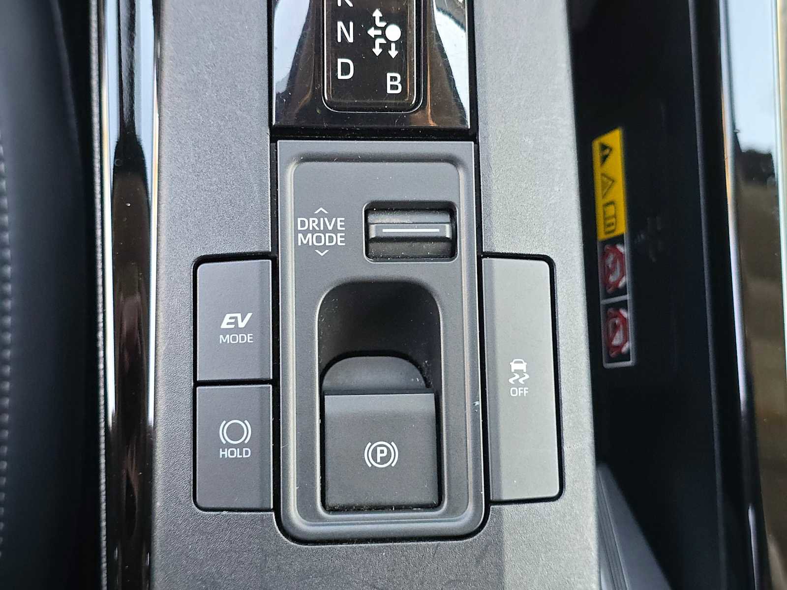 Used 2025 Toyota Prius XLE FWD image 33