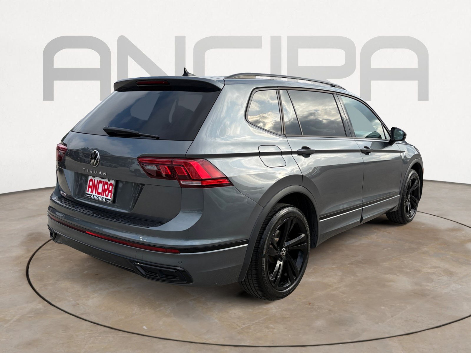 Used 2023 Volkswagen Tiguan SE R-Line FWD image 11