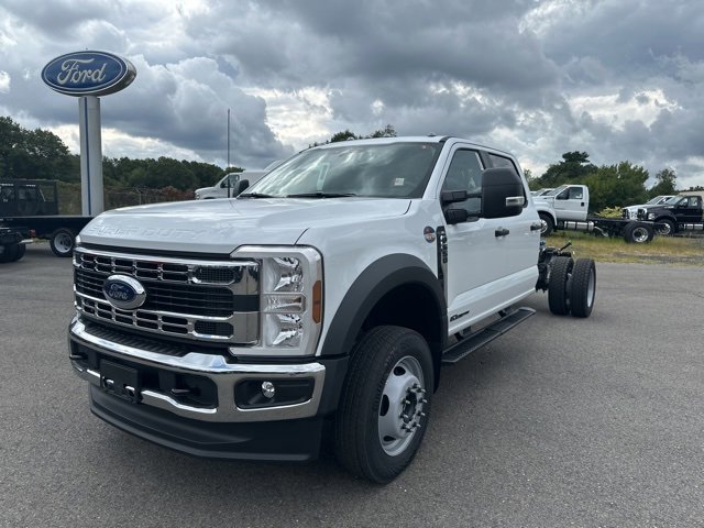 New 2026 Ford F550 4x4 Crew Cab image 3
