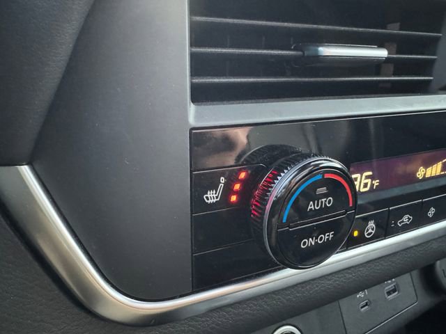 Used 2023 Nissan Rogue SV w/ SV Premium B Package image 24