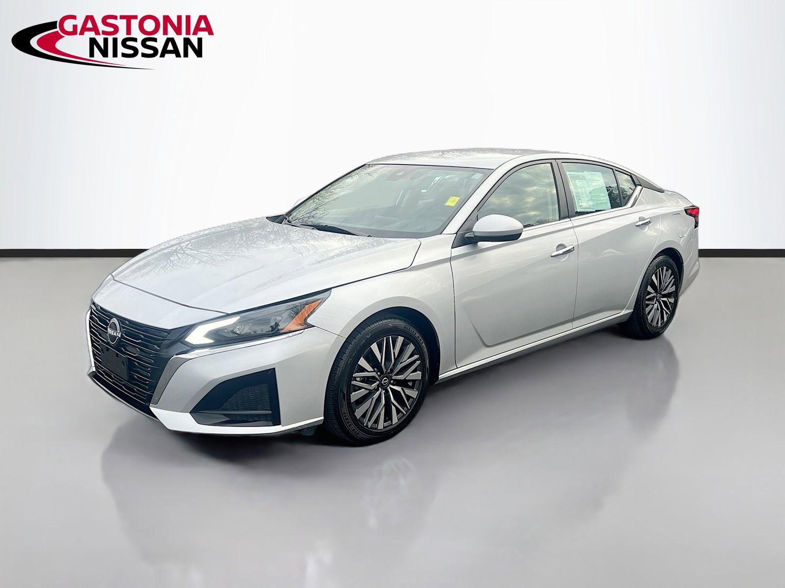 Used 2023 Nissan Altima 2.5 SV image 3