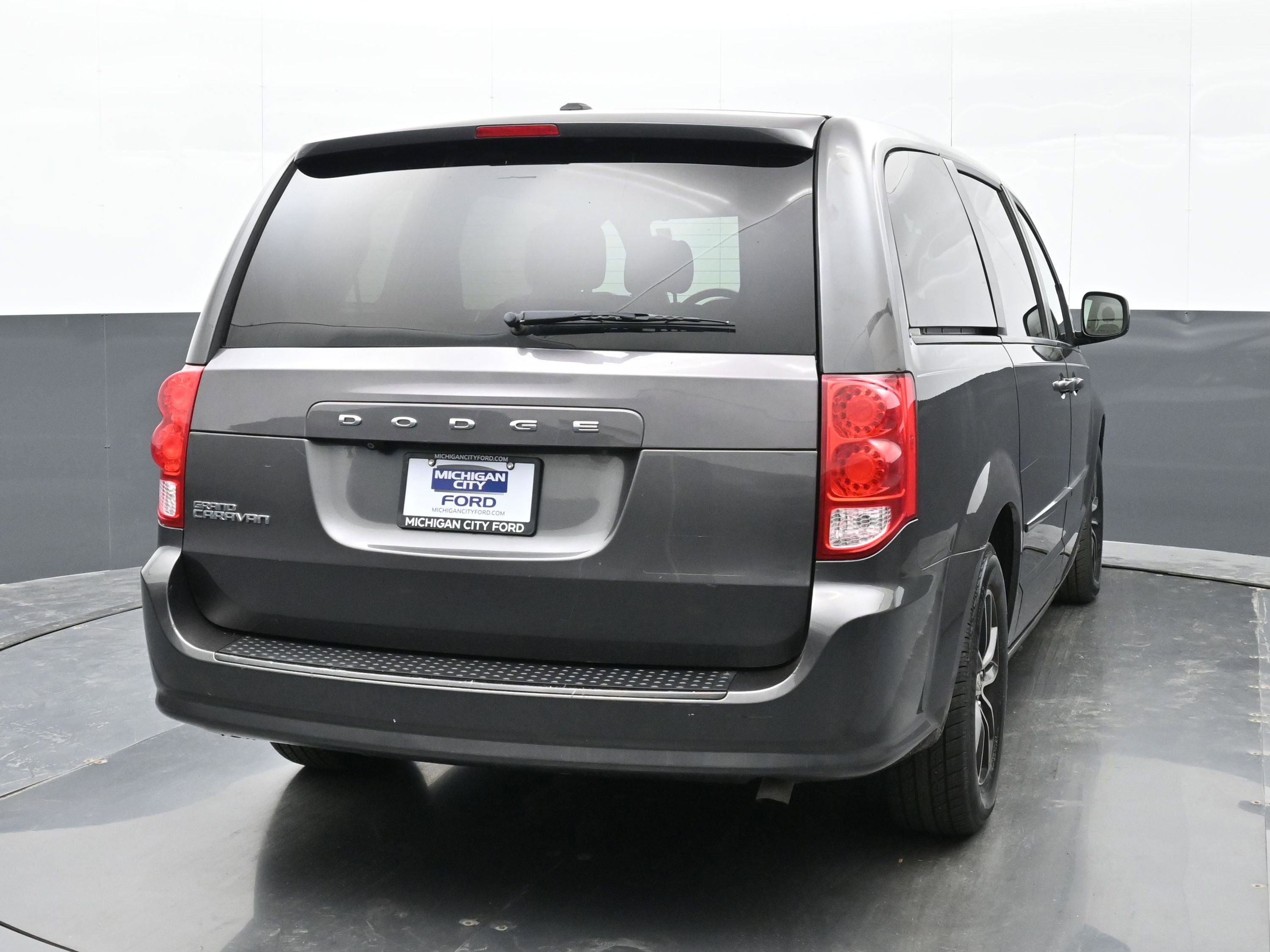 Used 2015 Dodge Grand Caravan SXT w/ Blacktop Package image 7