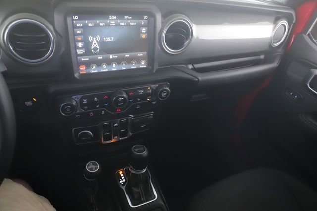Used 2022 Jeep Wrangler Unlimited Sahara w/ Cold Weather Group AWD/4WD image 26