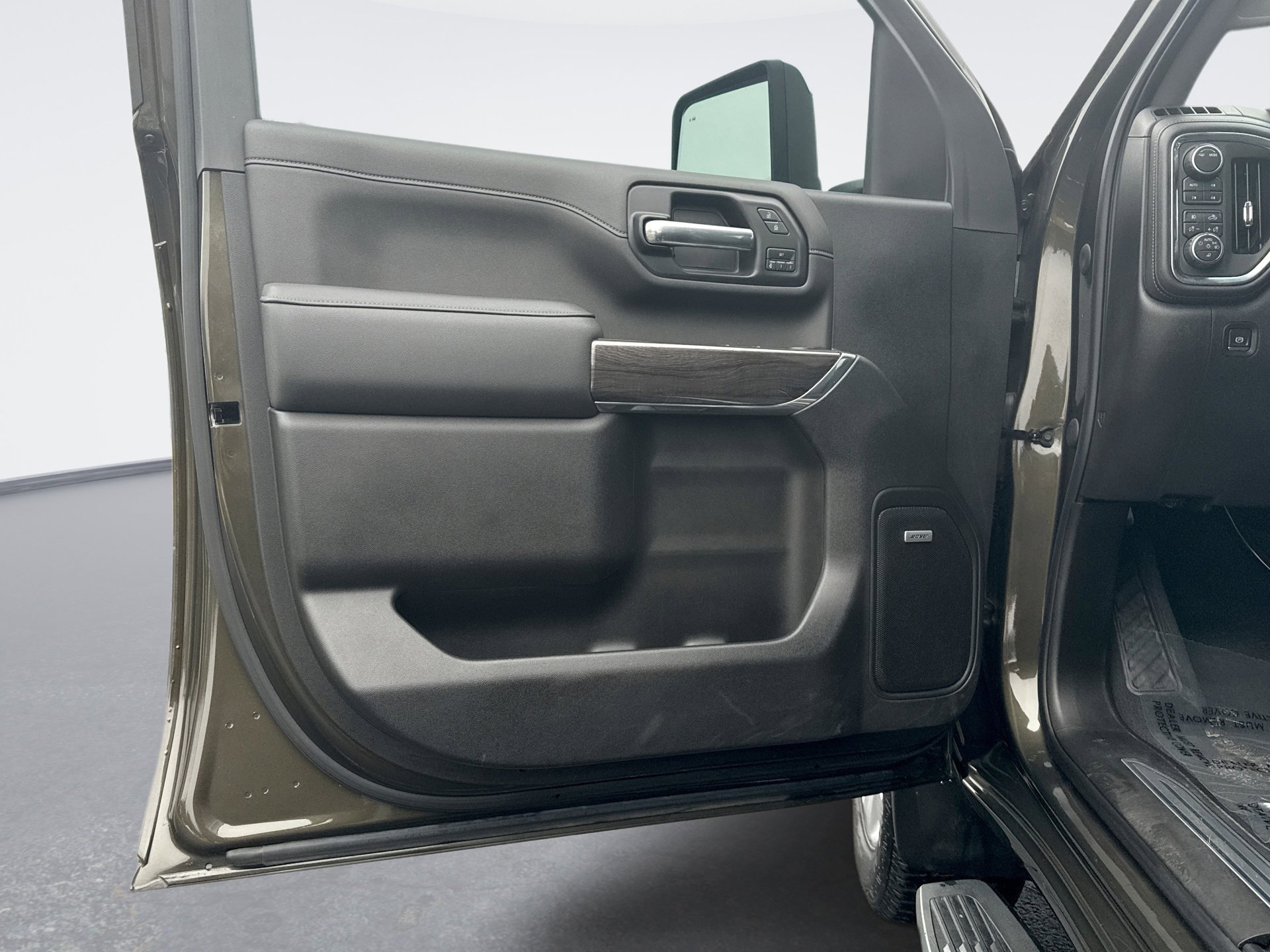 Used 2022 Chevrolet Silverado 2500 LTZ w/ LTZ Plus Package AWD/4WD image 9