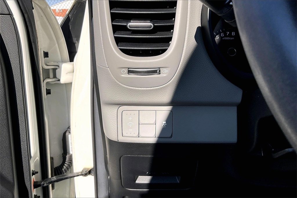 Used 2016 Kia Soul + image 27