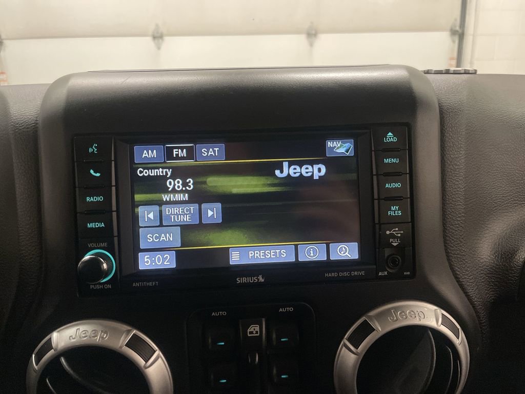 Used 2016 Jeep Wrangler Unlimited Rubicon AWD/4WD image 7