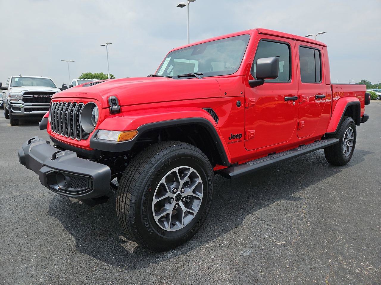 New 2025 Jeep Gladiator Sport image 3