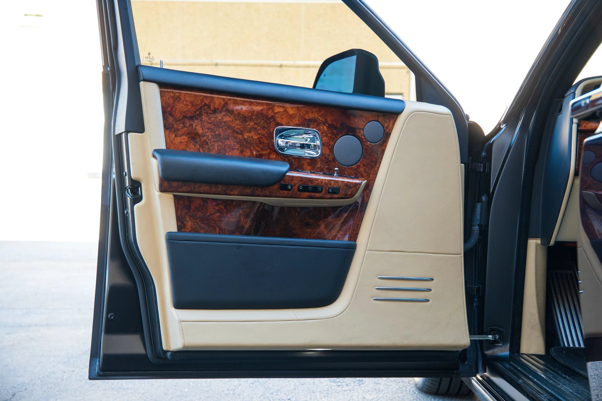 Used 2018 Rolls-Royce Phantom Extended Wheelbase RWD image 35