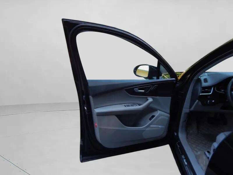 Used 2017 Audi Q7 3.0T Prestige image 13