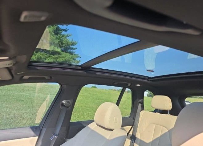 Used 2022 BMW X5 sDrive40i w/ Premium Package RWD image 2