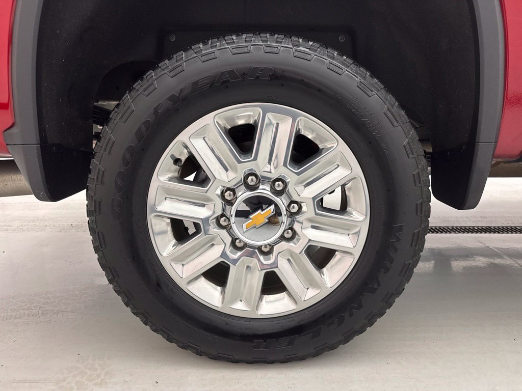 Used 2025 Chevrolet Silverado 2500 High Country w/ High Country Premium Package AWD/4WD image 8