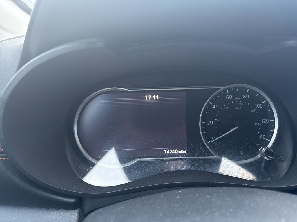 Used 2020 Nissan Versa SR image 11