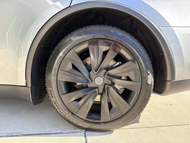 Used 2026 Tesla Model Y AWD image 10