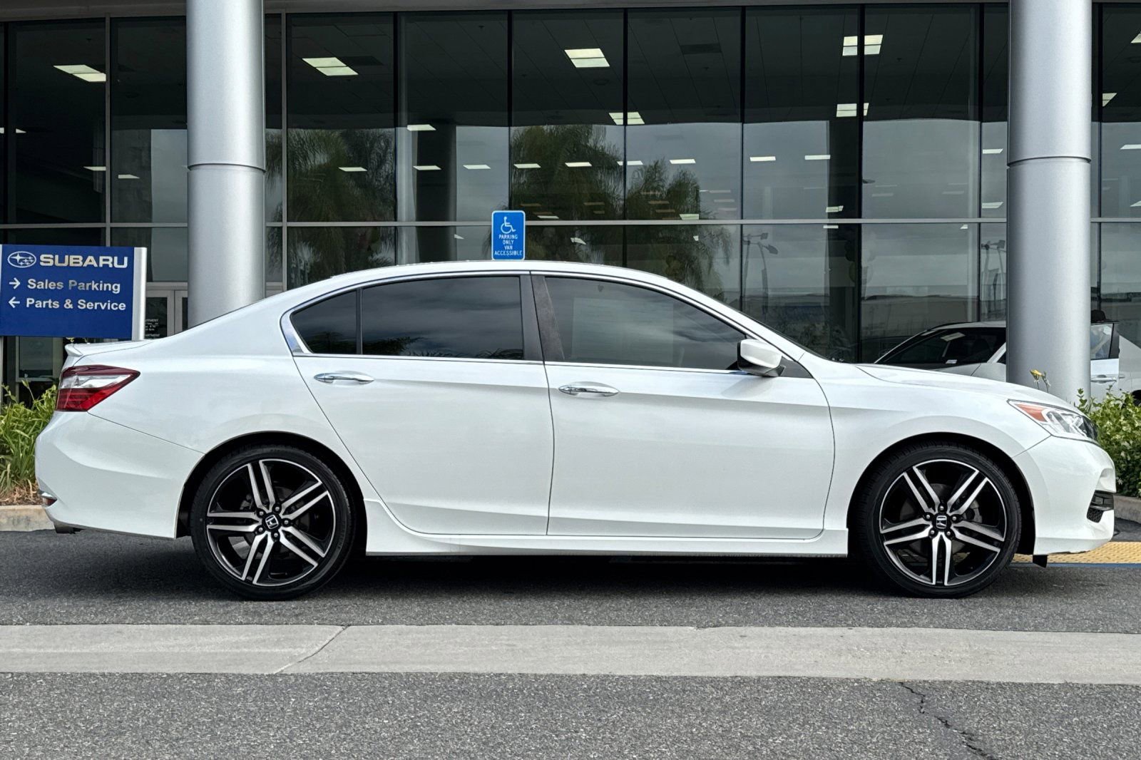 Used 2017 Honda Accord Sport image 3