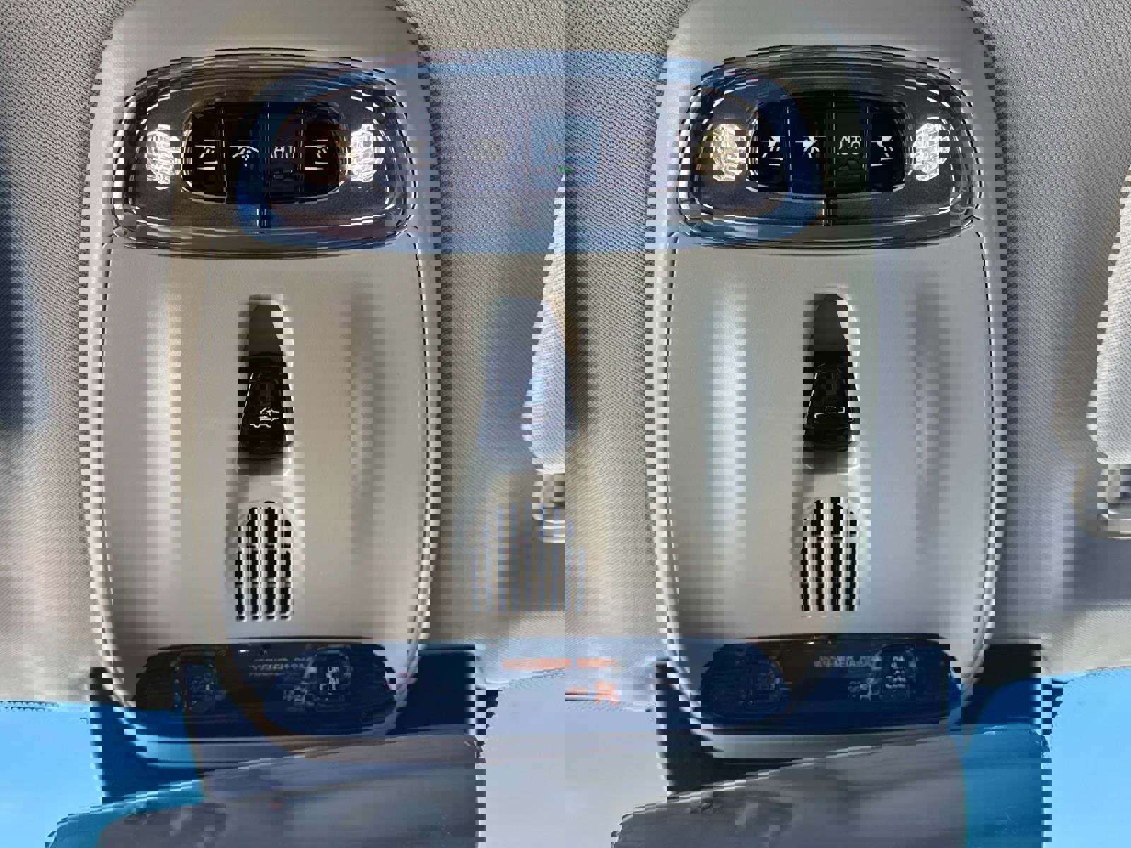 Used 2017 Volvo XC90 T6 Momentum w/ Vision Package image 24