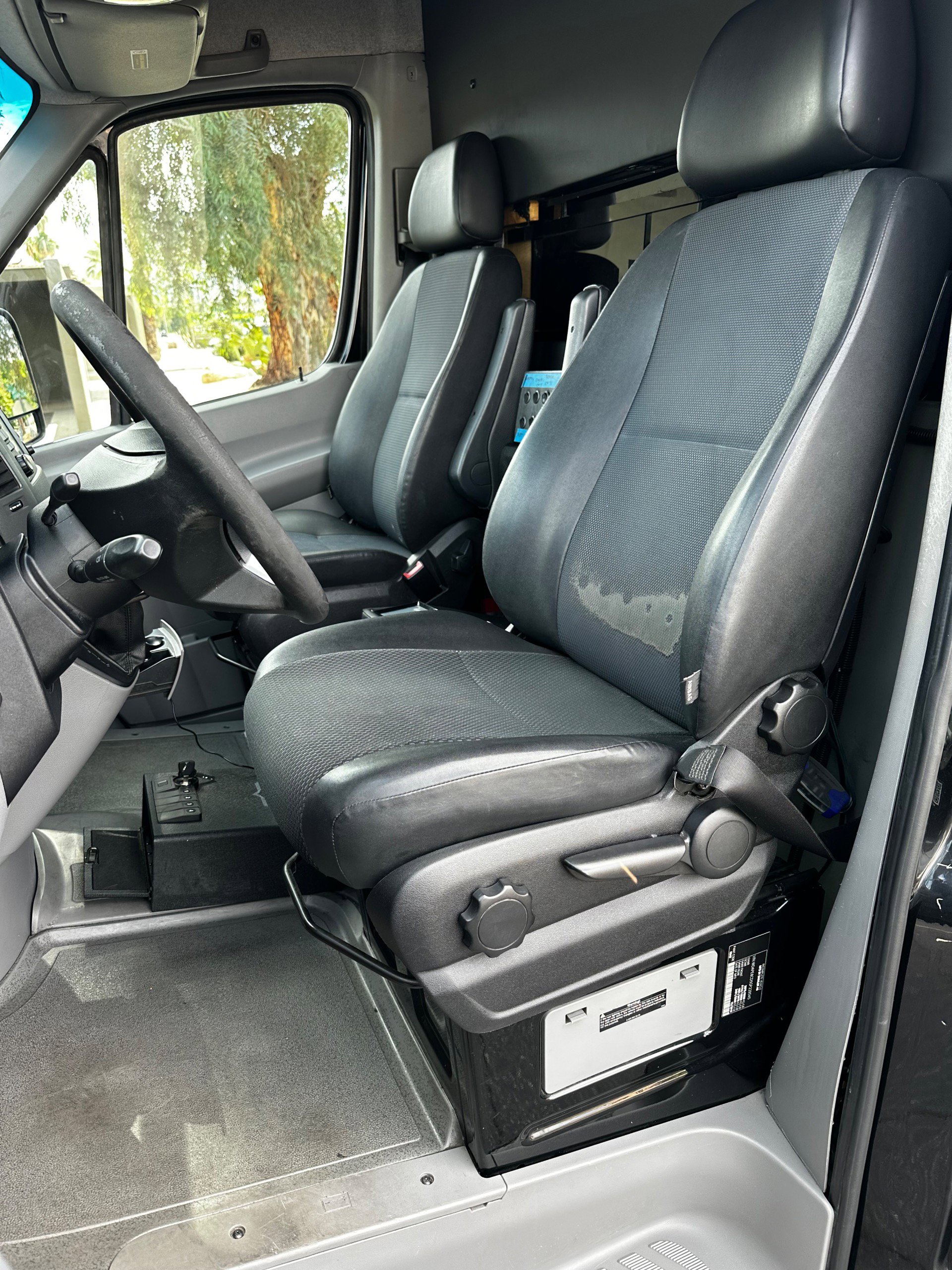 Used 2016 Mercedes-Benz Sprinter 2500 image 31