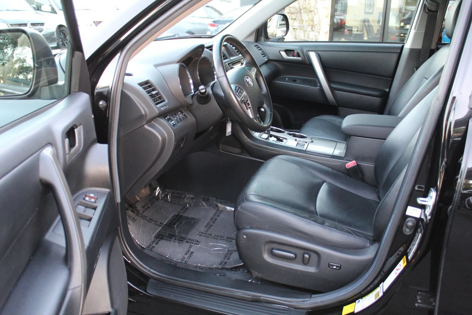 Used 2013 Toyota Highlander SE FWD image 9
