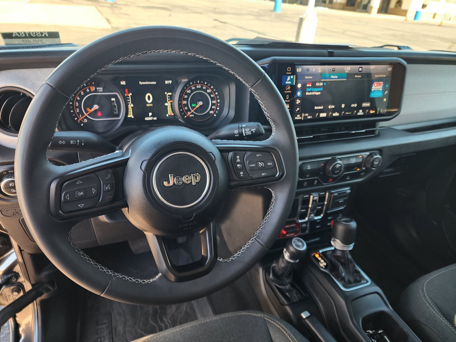 Used 2025 Jeep Gladiator Sport AWD/4WD image 2