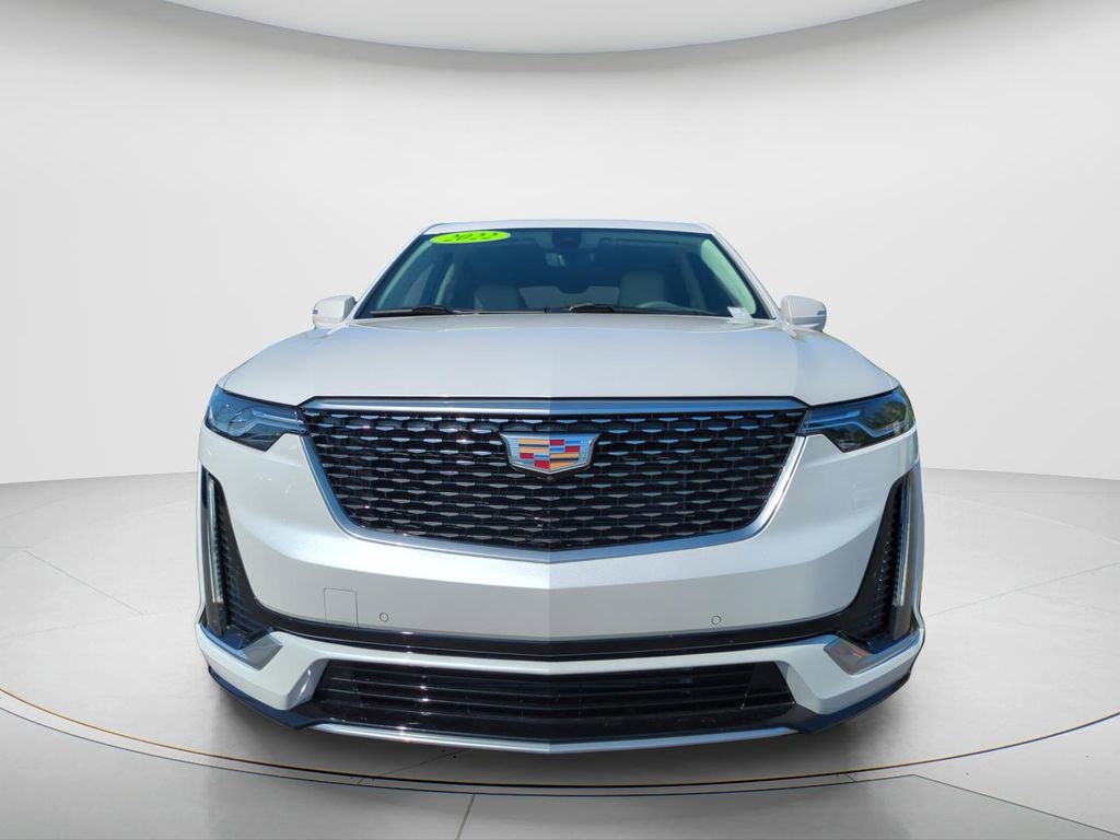 Used 2022 Cadillac XT6 Premium Luxury w/ Technology Package FWD image 2