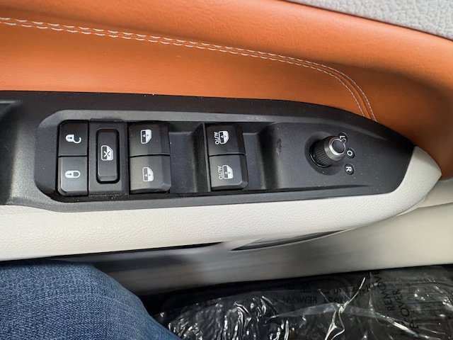 Used 2023 Jeep Compass Limited image 21