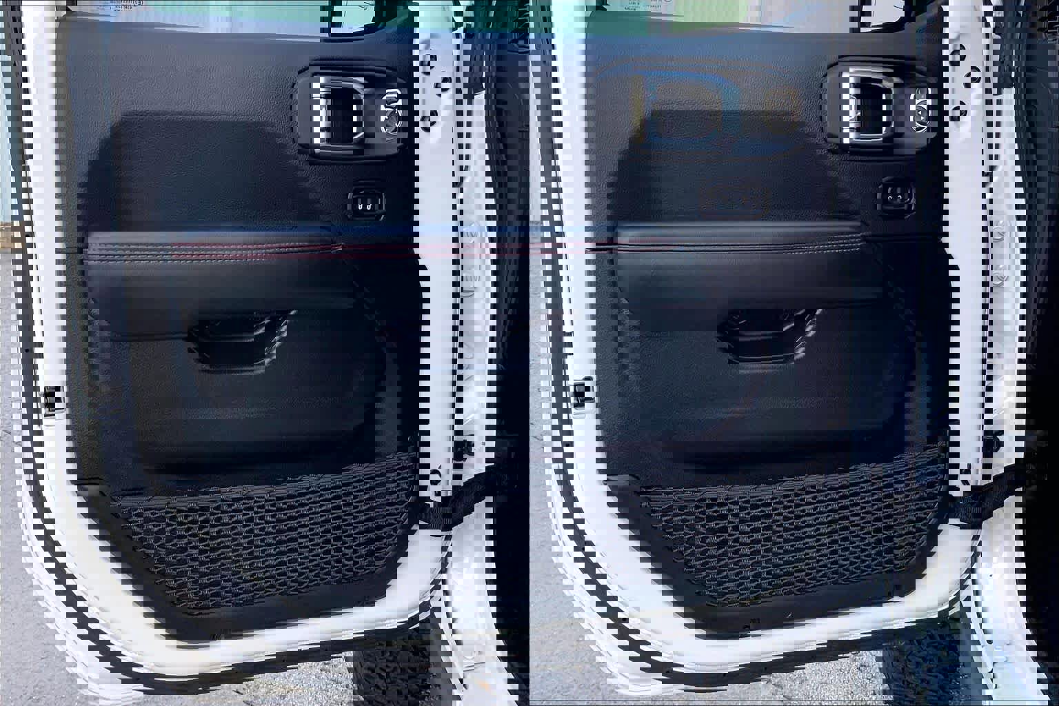 Used 2024 Jeep Wrangler Unlimited Rubicon w/ Technology Group AWD/4WD image 19