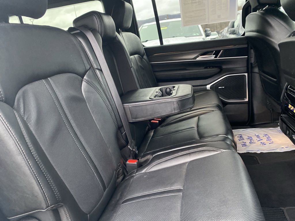 Certified 2024 Jeep Wagoneer L Series II w/ Flexible Seating Group image 13