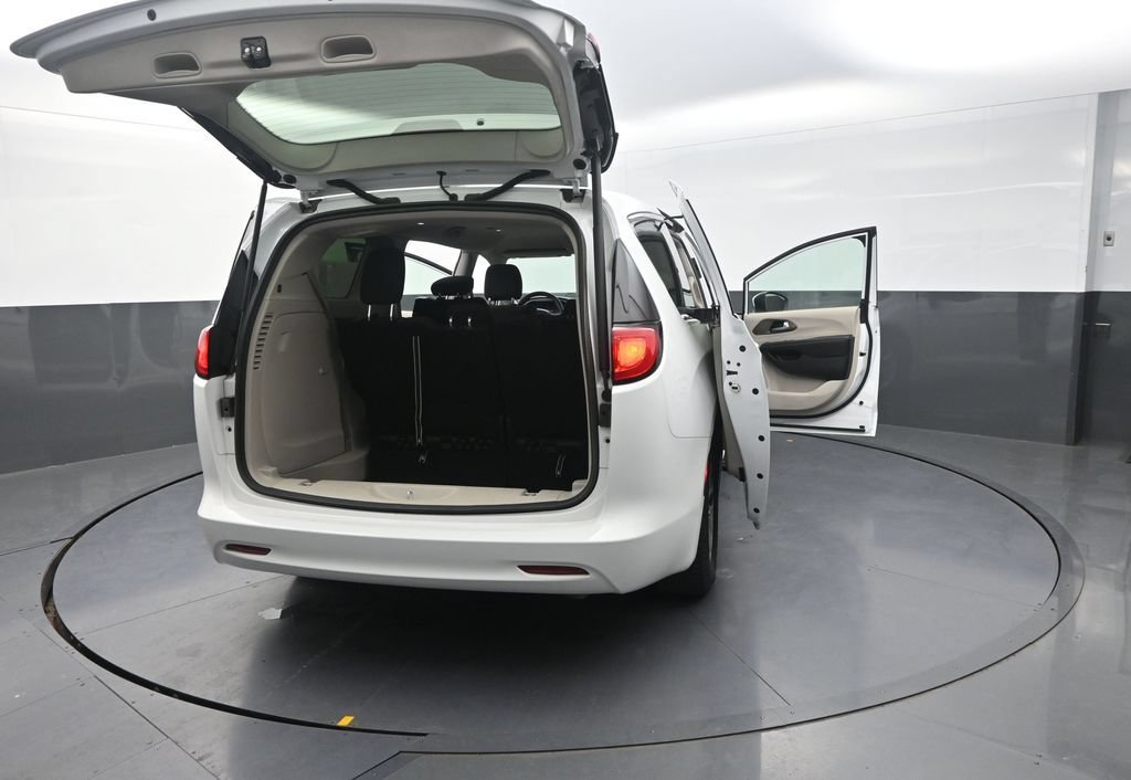 Used 2022 Chrysler Voyager LX FWD image 36