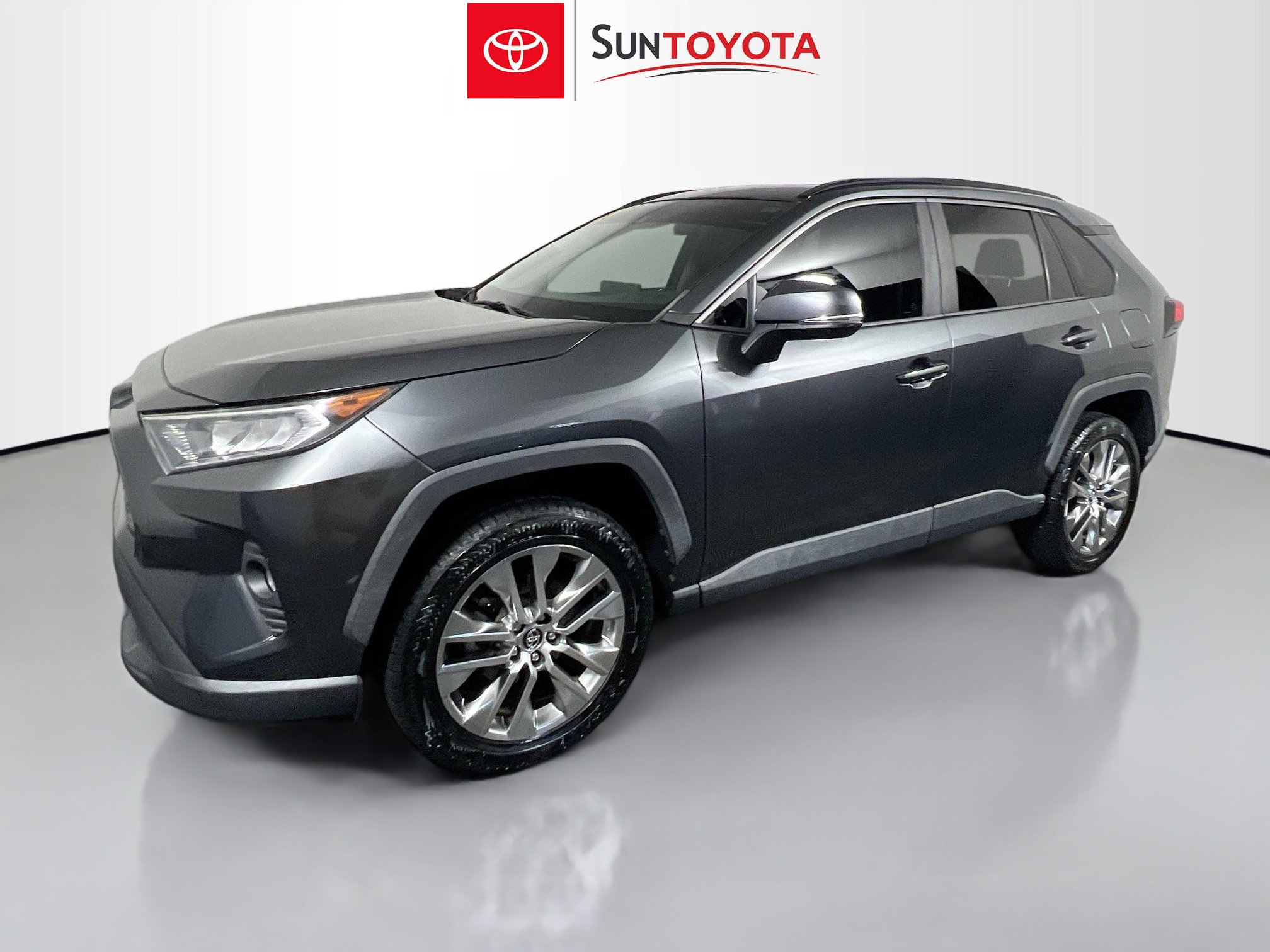 Used 2020 Toyota RAV4 XLE Premium FWD image 7