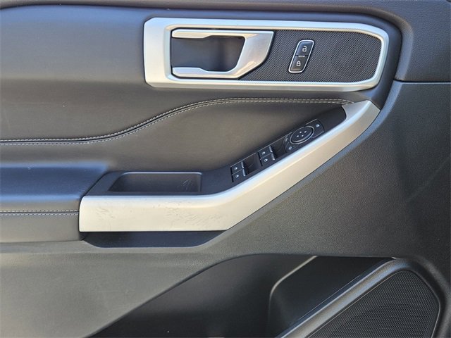 Used 2023 Ford Explorer XLT image 29