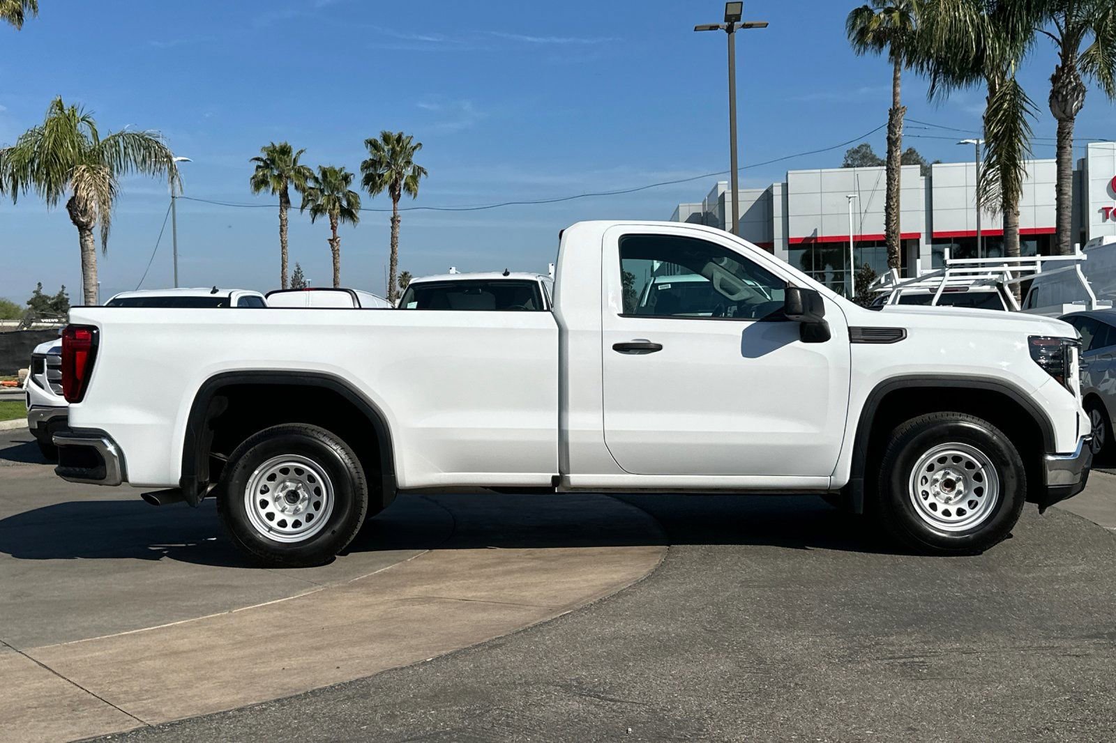 Used 2023 GMC Sierra 1500 Pro w/ Convenience Package image 3