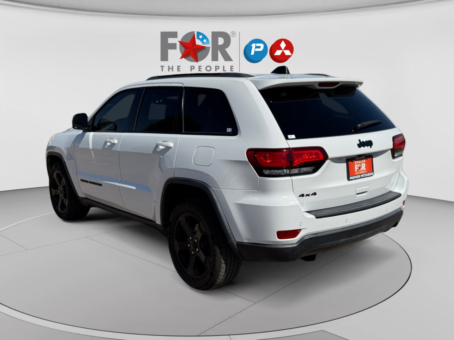 Used 2018 Jeep Grand Cherokee Laredo AWD/4WD image 3