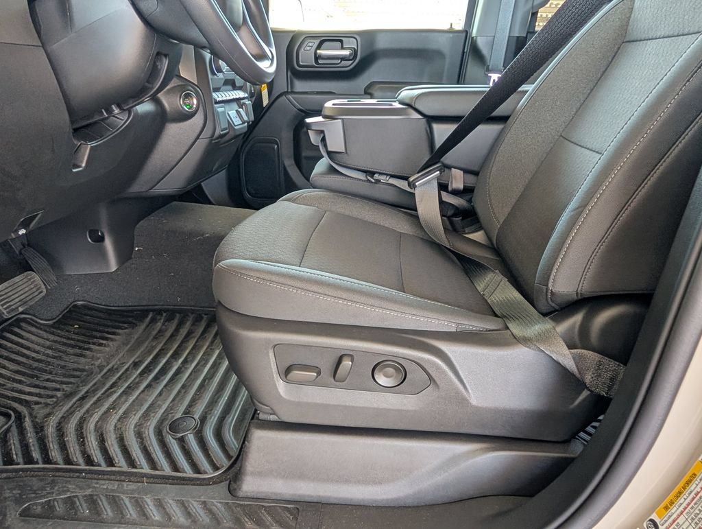 New 2026 Chevrolet Silverado 1500 Custom w/ LPO, Dark Essentials Package RWD image 9