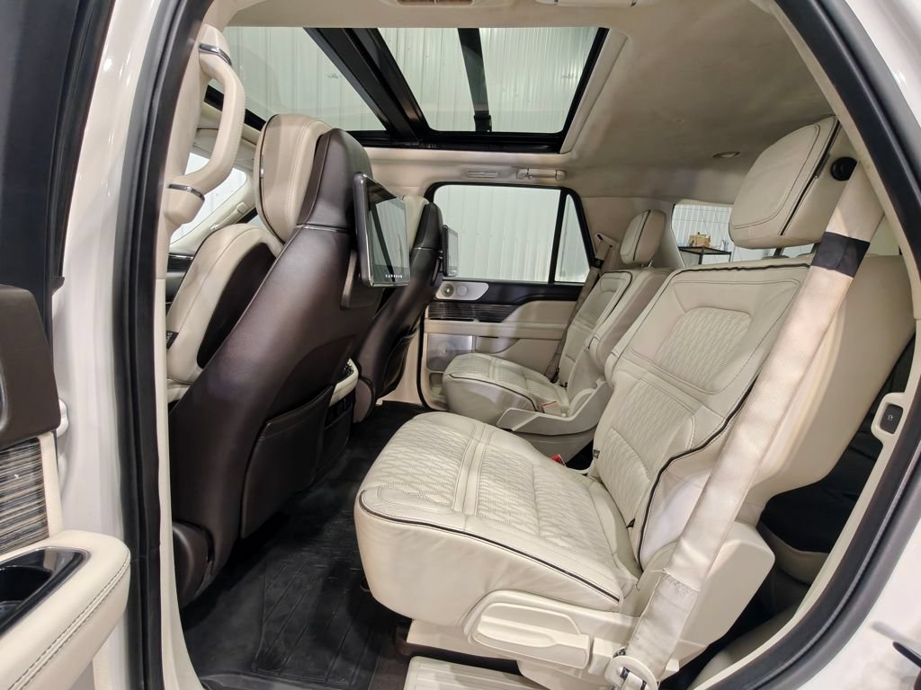 Used 2019 Lincoln Navigator Black Label w/ Cargo Package AWD/4WD image 39