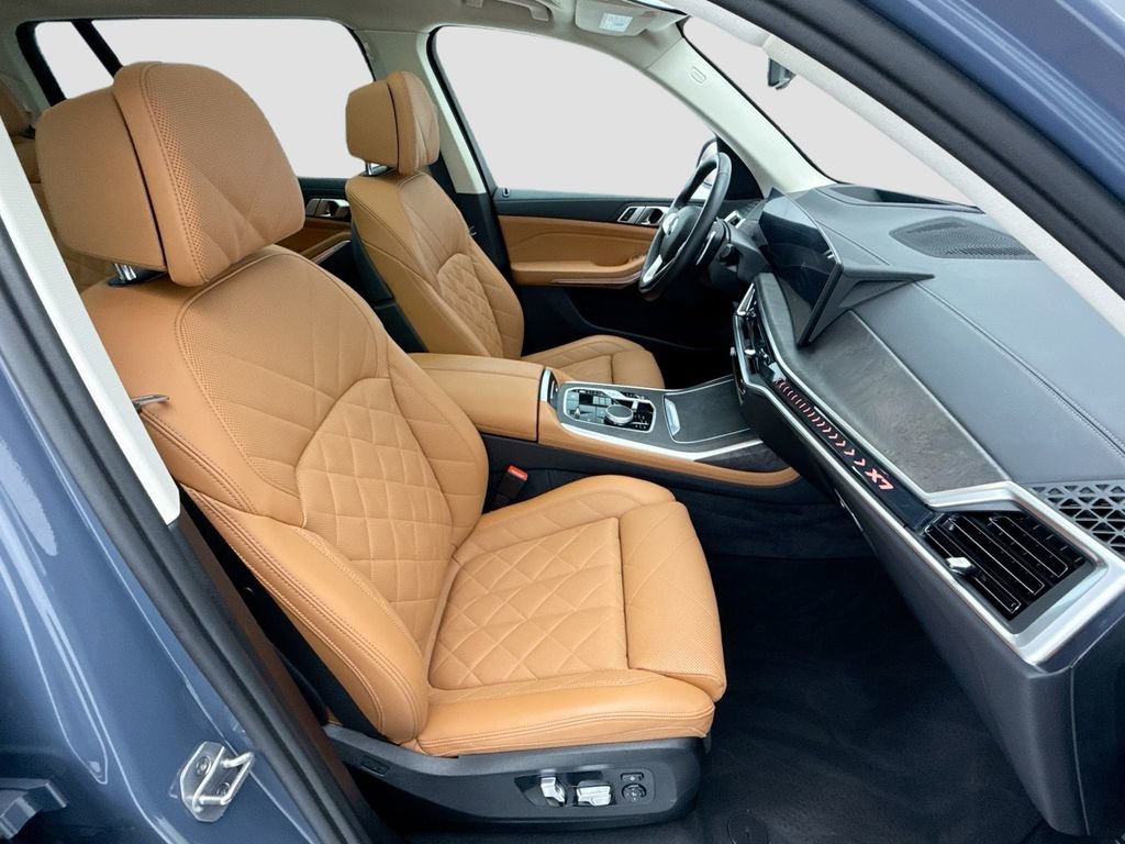 Certified 2025 BMW X7 xDrive40i w/ Parking Assistance Package image 19