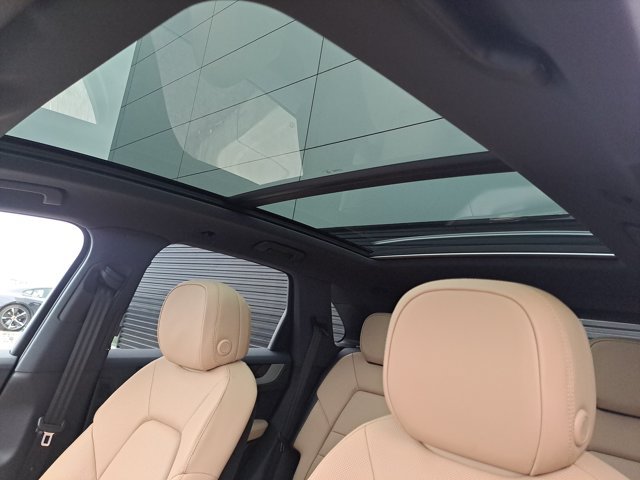 Used 2026 Porsche Cayenne AWD/4WD image 37